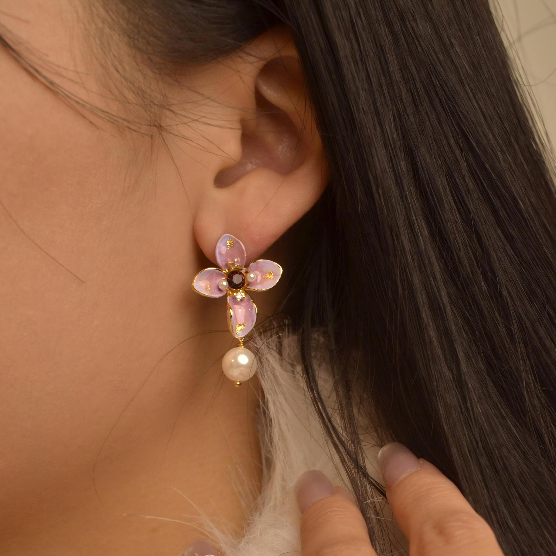 

Серьги-пусеты с цирконом и жемчугом в виде цветка из 18-каратного золота, темпераментные универсальные серьги-гвоздики, серьги в стиле легкой роскоши, нишевые модные серьги