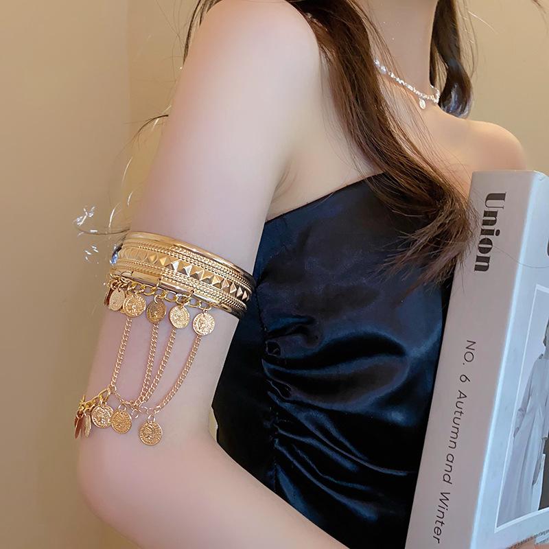 Euro-American Metal Open Armlet Bangle: Trendy Dual-Use Bracelet with Influencer Style