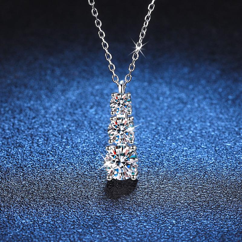 New Geometric Zircon Pendant with Irregular Three-Life Stone on Elegant Clavicle Chain