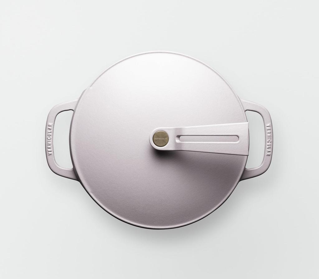 Vermicular 22cm Shallow Cast Iron Enamel Pot In Matte Cloud Waterless Cooking and Bake Includes Recipe Oven Pot Pink, Function, Booklet, 2,