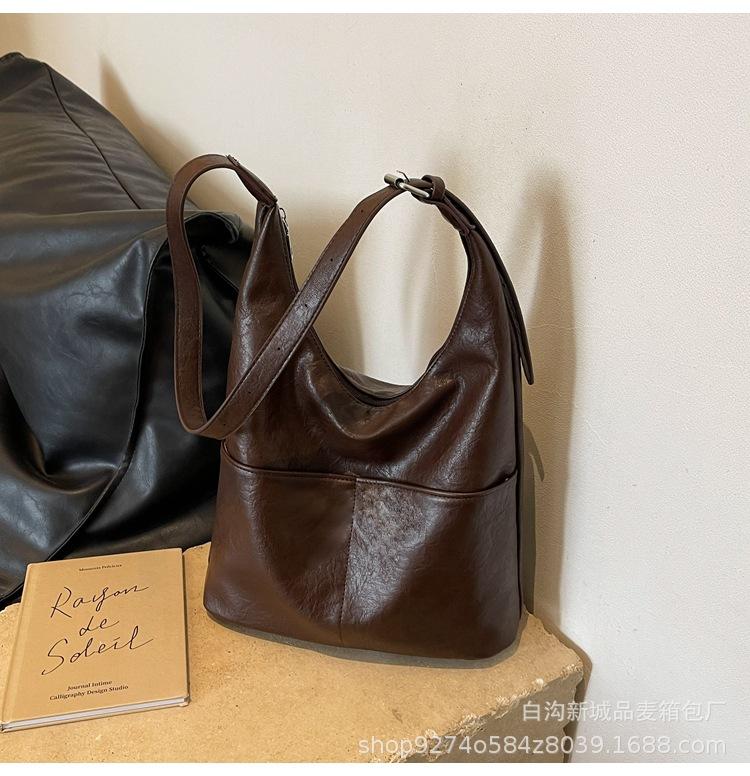 

Fashion explosive tote bag women s 2025 new retro versatile crossbody bag Korean version of foreign commuter shoulder bag кофейный