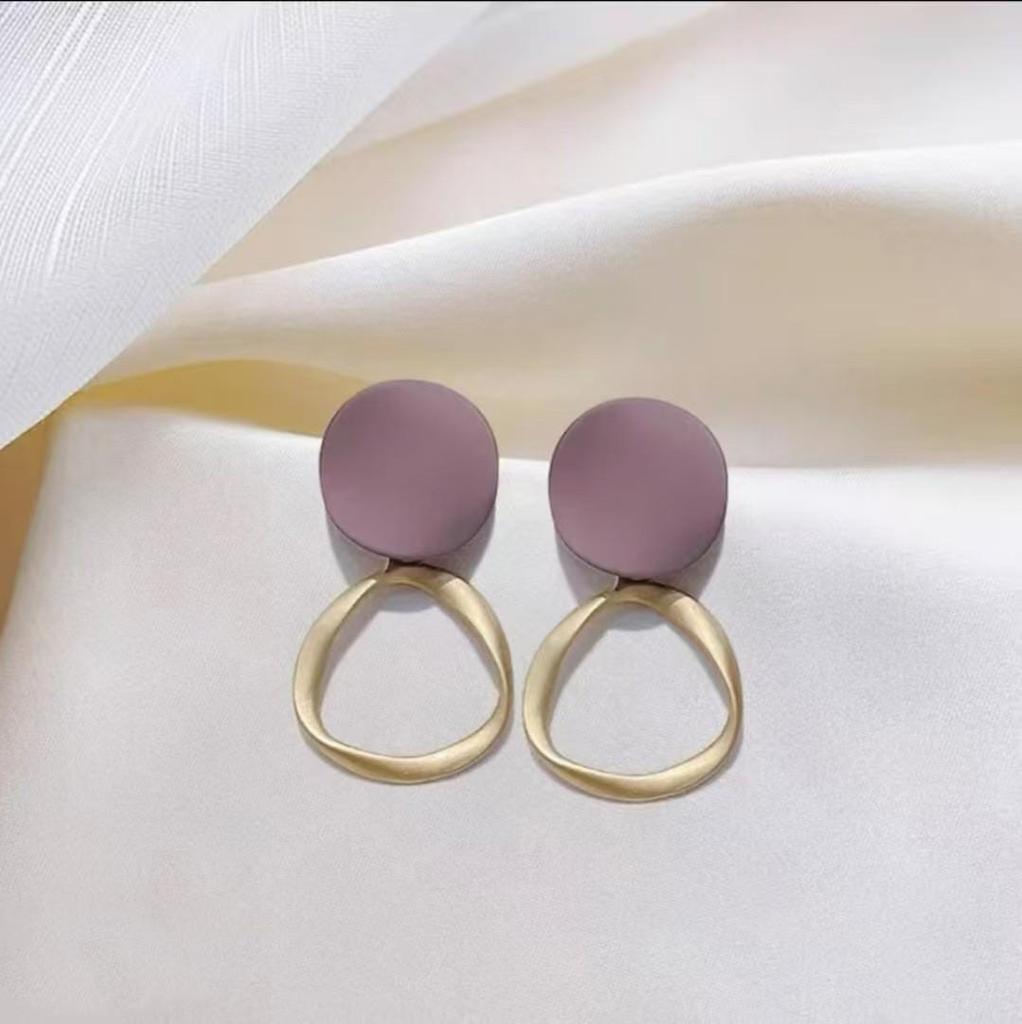 Minimalist French Drop Earrings: Retro, Sweet, Versatile Design with Light Luxury and Unique Personality