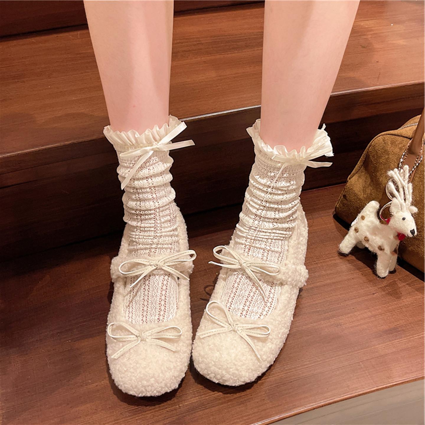 

Милые ветрозащитные зимние новые бархатные теплые хлопковые туфли женские плоские из овечьей шерсти мягкая подошва милый бантик шапка туфли женские 35