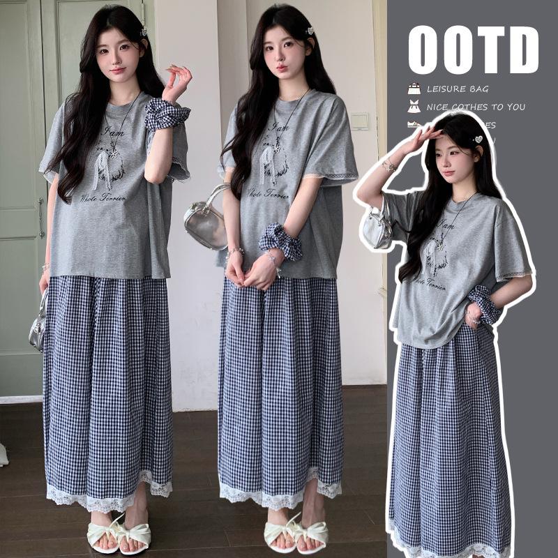 

2026 Summer Maternity Casual Two-Piece Set: Short-Sleeved T-shirt, Plaid Skirt & Hair Accessory XXL