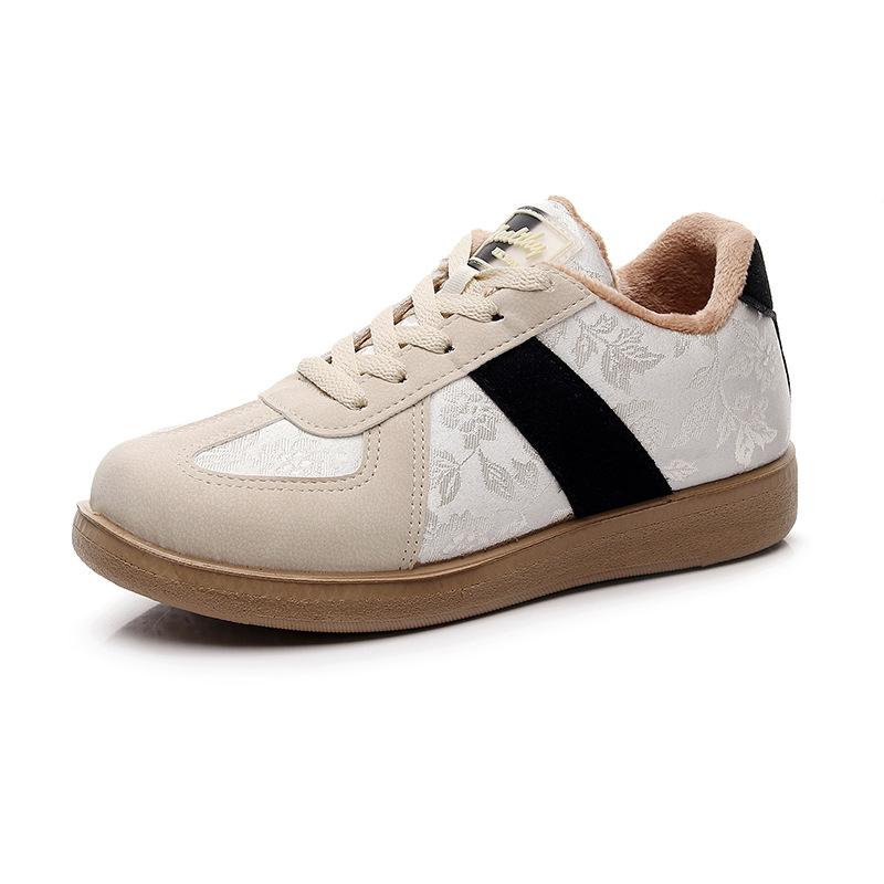 New winter two cotton shoes women's casual sports board shoes retro trend comfortable and comfortable piled thickened white shoes