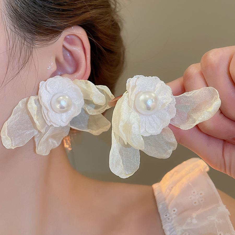 Silver Needle Super Fairy Elegant Bow Flower Stud Earrings French Light Luxury Earrings Literary Style Sweet Versatile Earrings