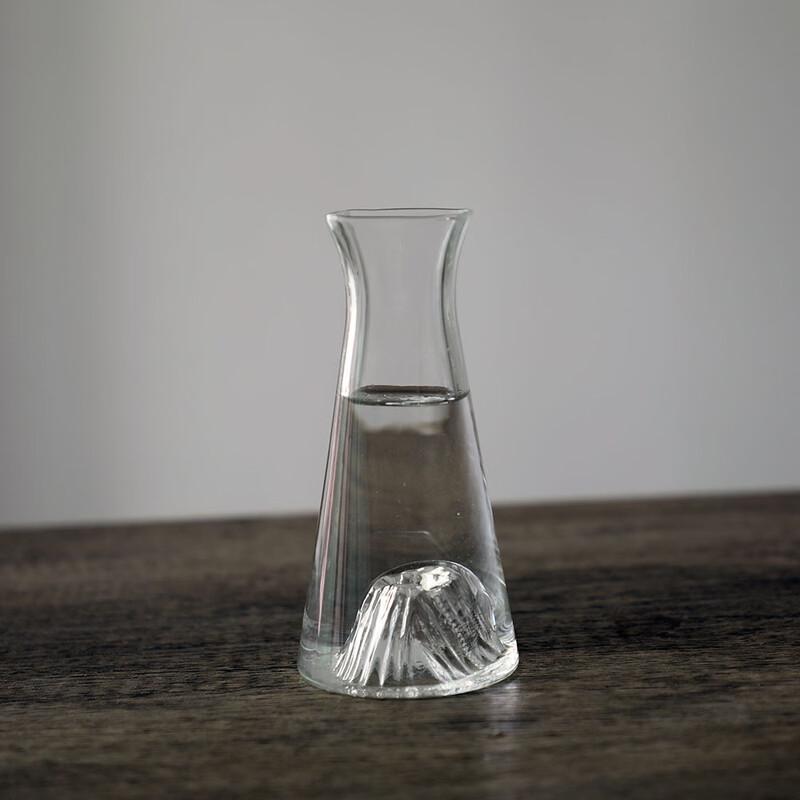 OLOEY High Borosilicate Glass Sake Warmer & Decanter with Mountain Cups (3-Piece Set)