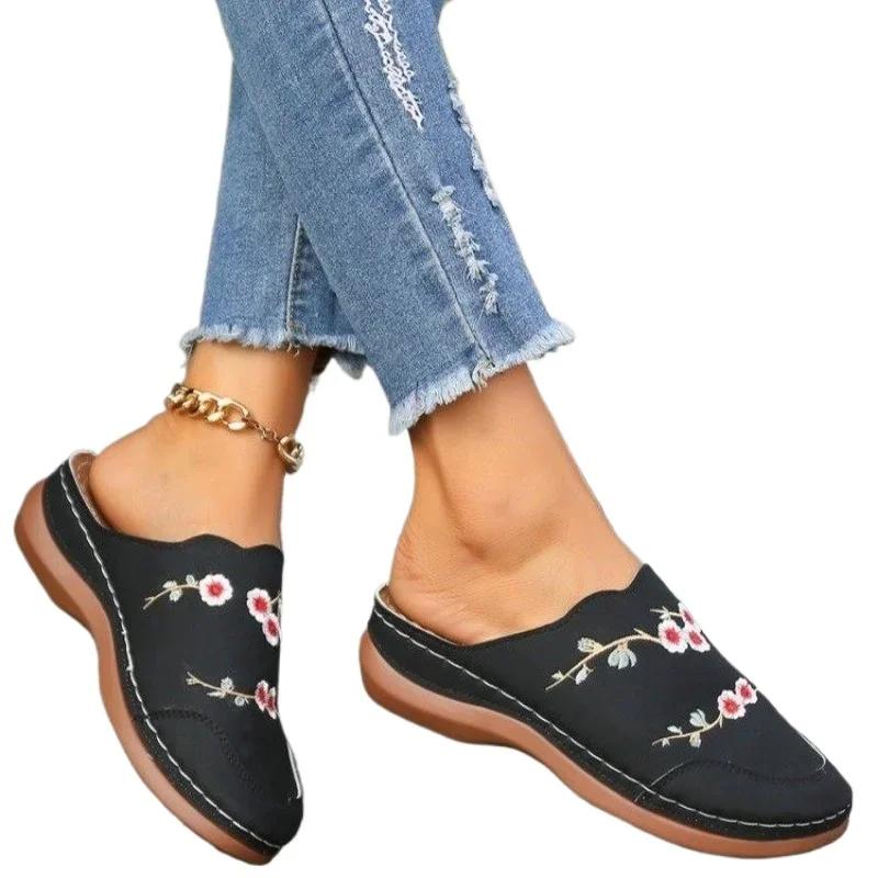 Fashion Female Shoes on Sale 2025 Closed Toe Women's Slippers Outdoor Casual Slippers Women Embroidery Wedges Plus Size Rome Sandals