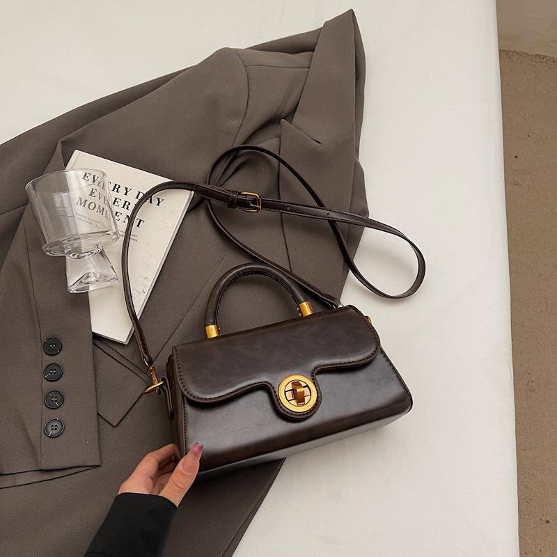 High-end fashion handbag women's 2025 new autumn and winter retro casual small square bag niche design shoulder bag