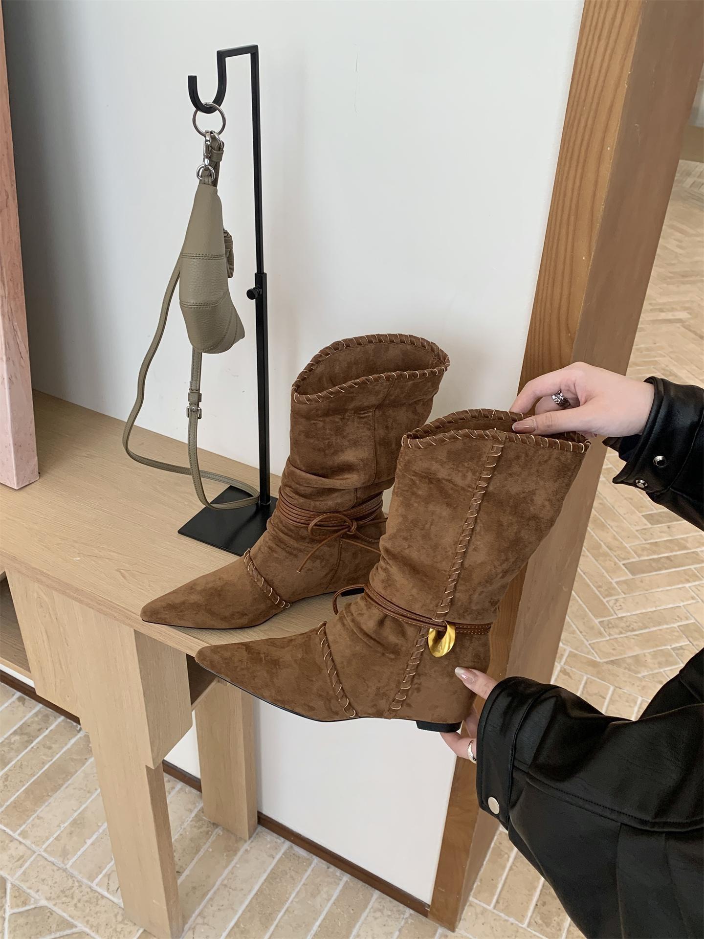 

Женские сапоги-рыцари средней длины из замши на танкетке, увеличивающие рост, с острым носком, узкие, осень-зима 2025, в стиле вестерн, ковбойские, с мехом 36 коричневый