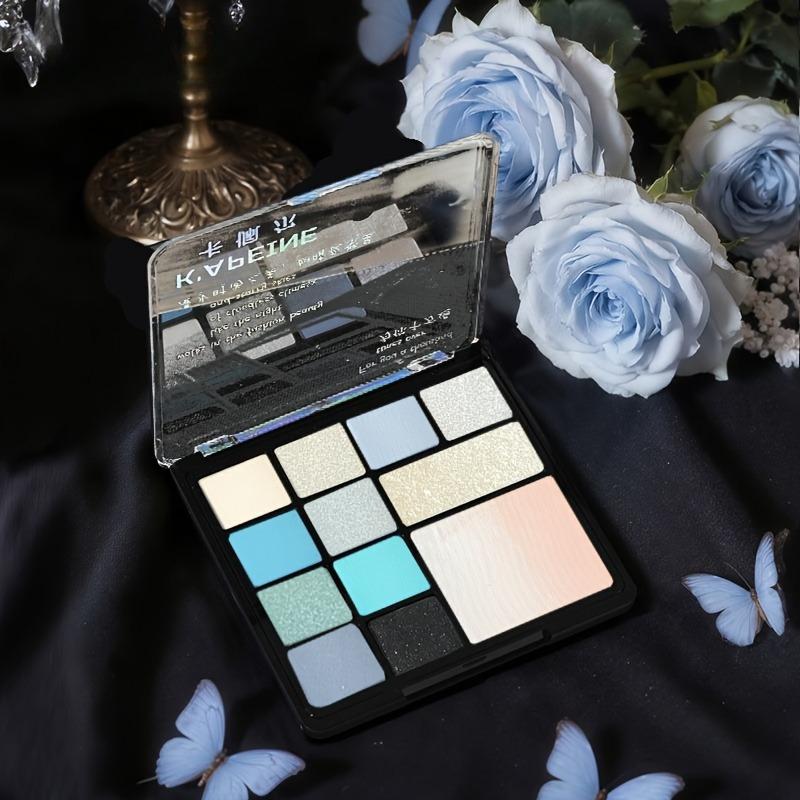Dromerige Koele Toon Palet Blauwe en Zilvergrijze Shimmer Oogschaduw en Blush Highlighter Transparante Verpakking, Perfect voor Frisse Lente en Edgy Festival Looks