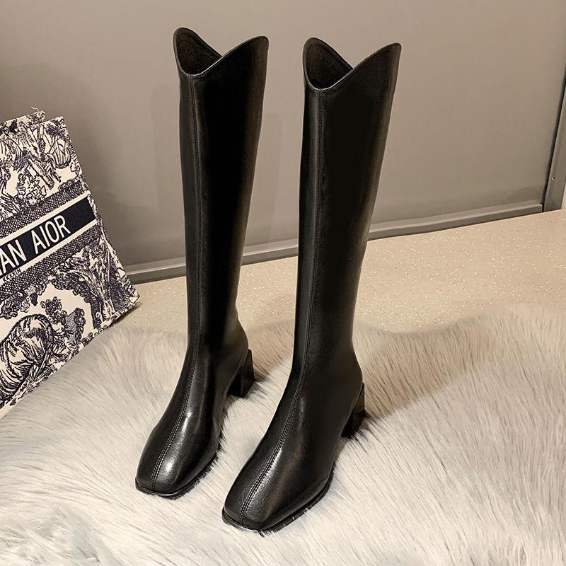 Dámské kozačky nad koleno s robustním podpatkem a čtvercovou špičkou - kolekce podzim/zima 2025