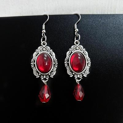 Gothic Retro Sliver Color Oval Relief Lacework Red Glass Crystal Dangle Earrings for Women Hallowmas Party Luxury Charm Jewelry