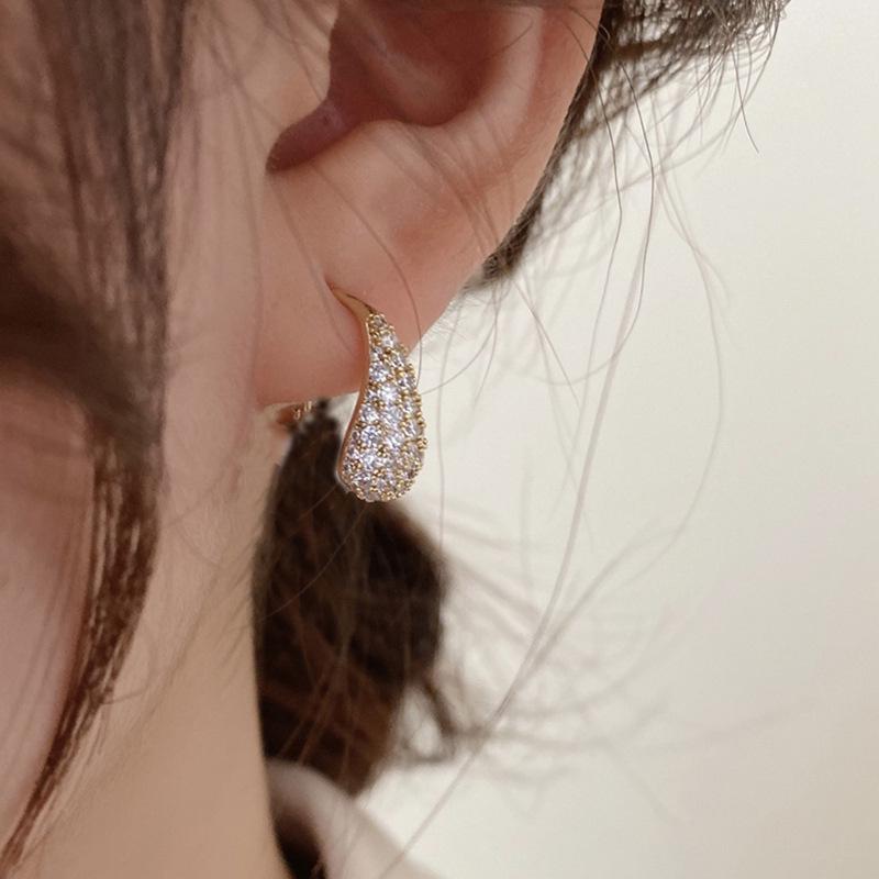 Elegant Zirconia Water Drop Copper Earrings for Women - Versatile, Fashionable, and High-End Feel.