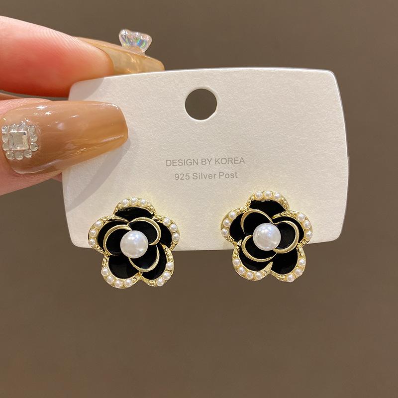S925 Silver Needle Black Camellia Earrings Women s Korean Pearl Stud Earrings Hong Kong Style Retro Earrings