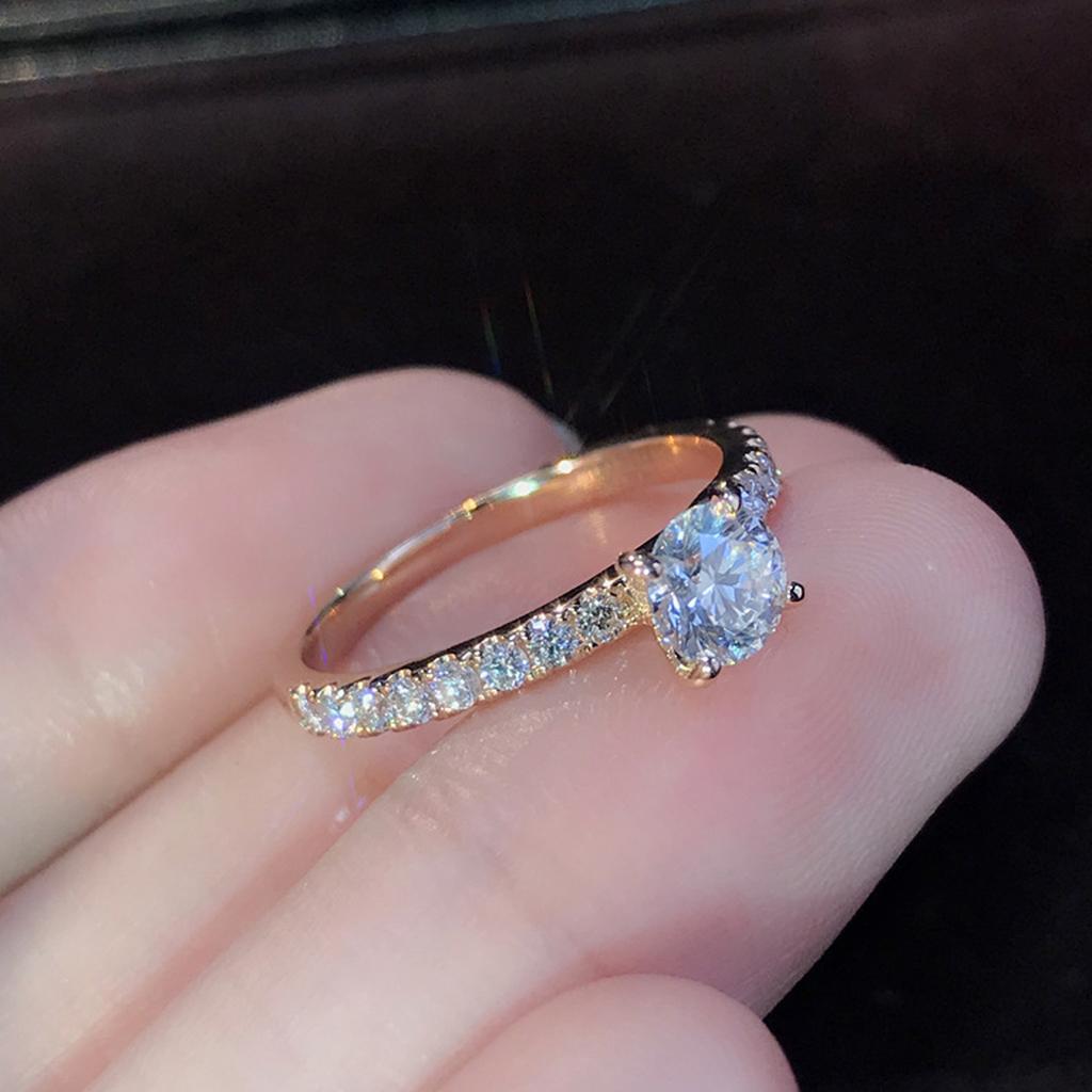 Classic 4 Claws Design Round Zirconia Women Wedding Engagement Rings  Available Low-key Bridal Jewelry Hot Sale