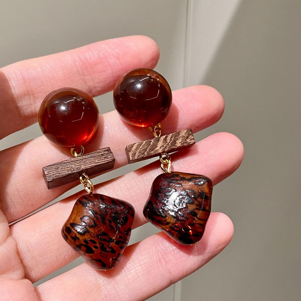 Natural tiger's eye stone series stud earrings for women Maillard exquisite retro earrings niche light luxury high-end temperament earrings