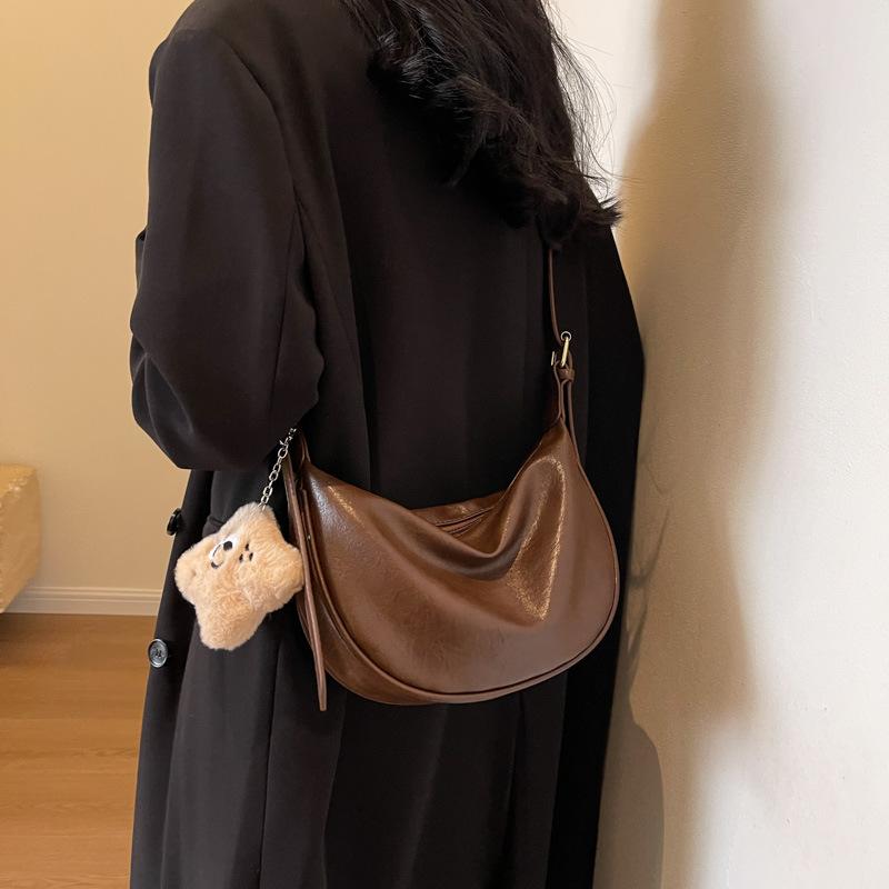 This Year's Popular Bag Ladies 2025 New Fashionable Solid Color Texture Shoulder Bag Retro Commuter Messenger Dumpling Bag