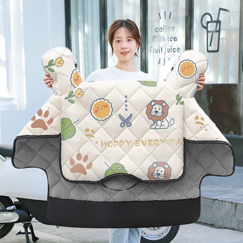 Fleece-Lined Waterproof Winter Windshield for Electric Motorcycles with Cartoon Design