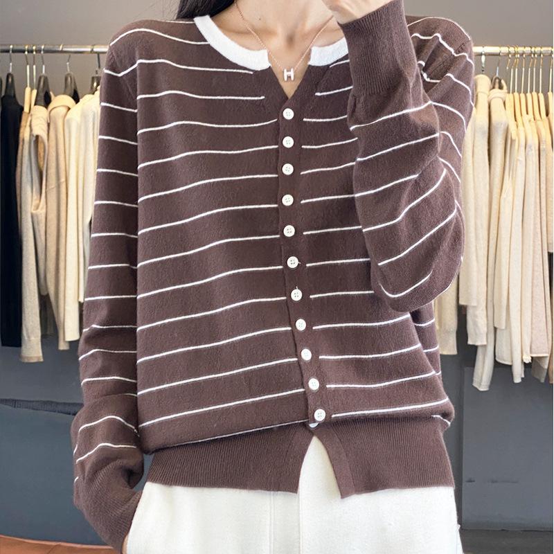 

Осенний женский трикотаж с круглым вырезом в полоску XXL кофейный