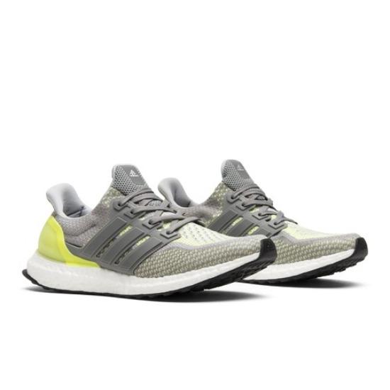 

adidas UltraBoost 2.0 ATR Limited Glow in the Dark BB4145 EU 41 сірий