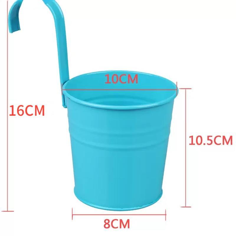 Závesný kvetináč Balkónový kvetináč pre vnútorné vonkajšie rastliny, kovový vedro na kvetináč na plot na okennej stene s odnímateľnými háčikmi