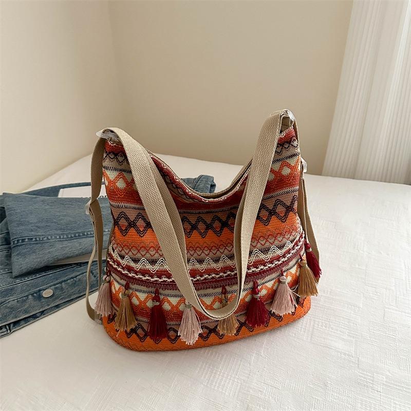 Ethnic Characteristics Tote Bag Women's New Internet Celebrity Leisure Travel Shoulder Bag Fashion Girl Messenger Fringed Bag