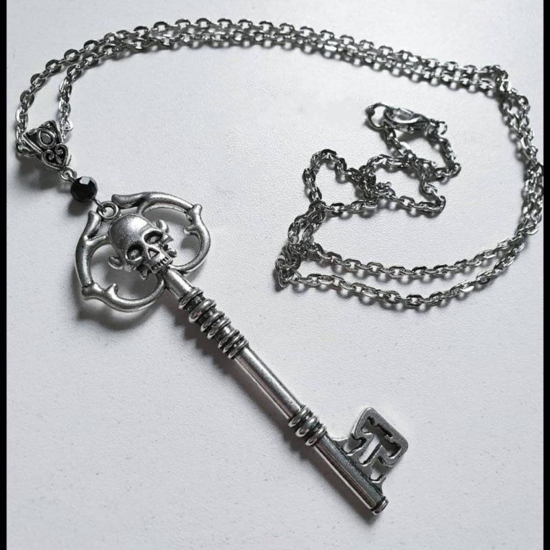Gothic Antique Silver Skull Crystal Key Necklace - Hot Sale!