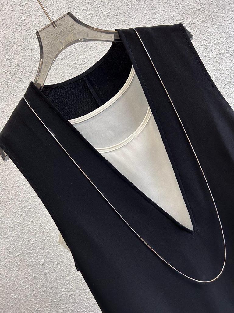 Nordic-Inspired Minimalist Acetate V-Neck Sleeveless Dress