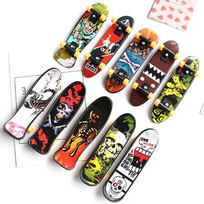 Mini-Skateboard aus Kunststoff, Finger-Skateboarden, Fingerboard, Neuheitenspielzeug für Jungen, Geschenke