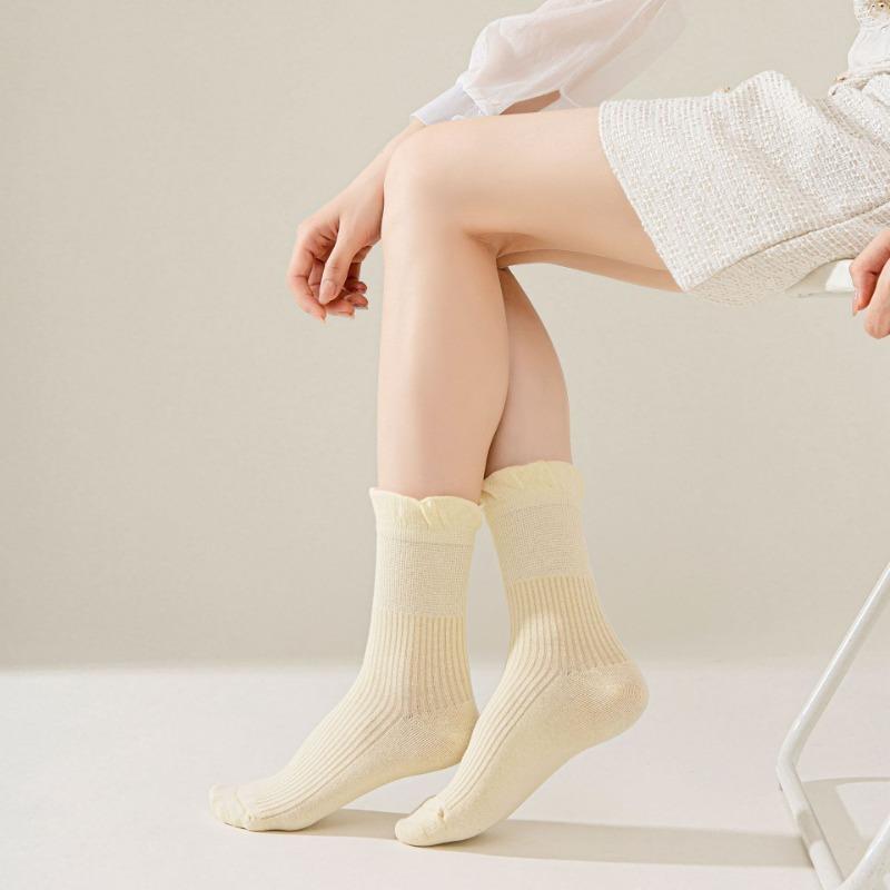 Women's Autumn Lace Mid-calf Socks Are Versatile and Casual. Cotton Long Calf Socks Are Sweat-absorbent