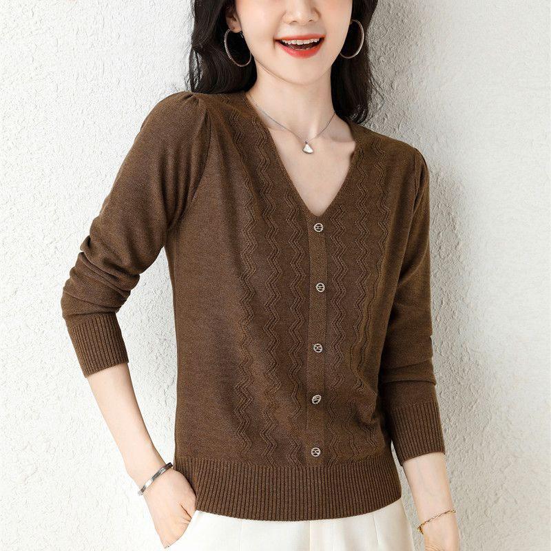 Spring and Autumn Fashion Trends V-neck Solid Color Versatile Loose Western Style Slim Commuter Long Sleeve Women's Knitted Top