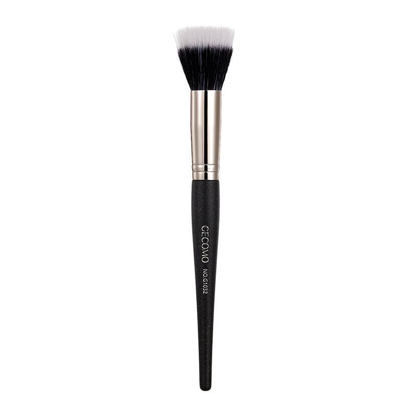 Flat-Top Stippling Blush Brush by GECOMO: Long handle, soft bristles, non-absorbing powder, ideal for easy makeup application and beginners.
