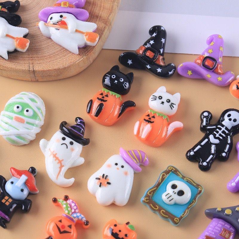 10 Pcs Cute Cartoon Halloween Ghosts, Skeletons, Pumpkins Flat Back Resin DIY Jewelry Hairpin Craft Decoration Accessorie