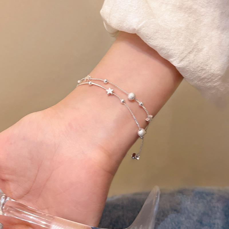 

Двухслойный браслет из матовых серебристых звезд: Элегантный, Нишевый и Изысканный. Идеально для женщин и лучших подруг.