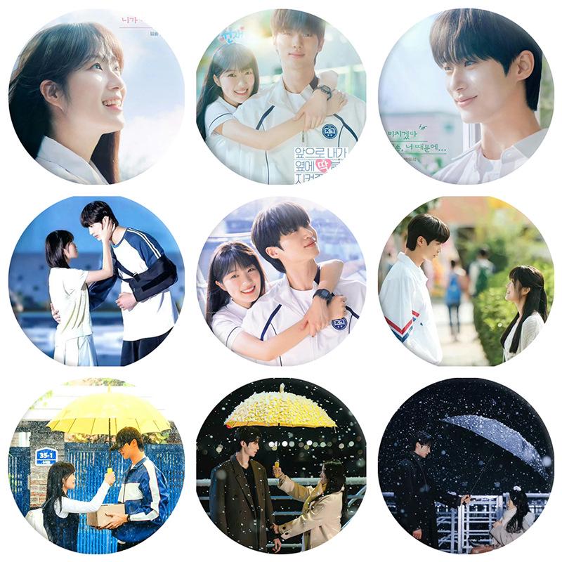 Llavero Colgante Espejo Insignia "Lovely Runner" - Merchandising del Drama Coreano con Byeon Woo-seok y Kim Hye-yoon