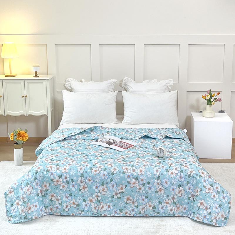 Ultrasonic Embossed Diamond Velvet Summer Quilt – Lightweight and Cool Gift Quilt
