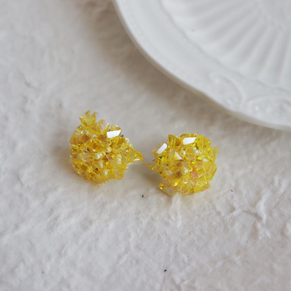 

Glass beads, rice beads, hydrangea flower clusters, round stud earrings, fashionable and simple, versatile earrings, niche high-end earrings.