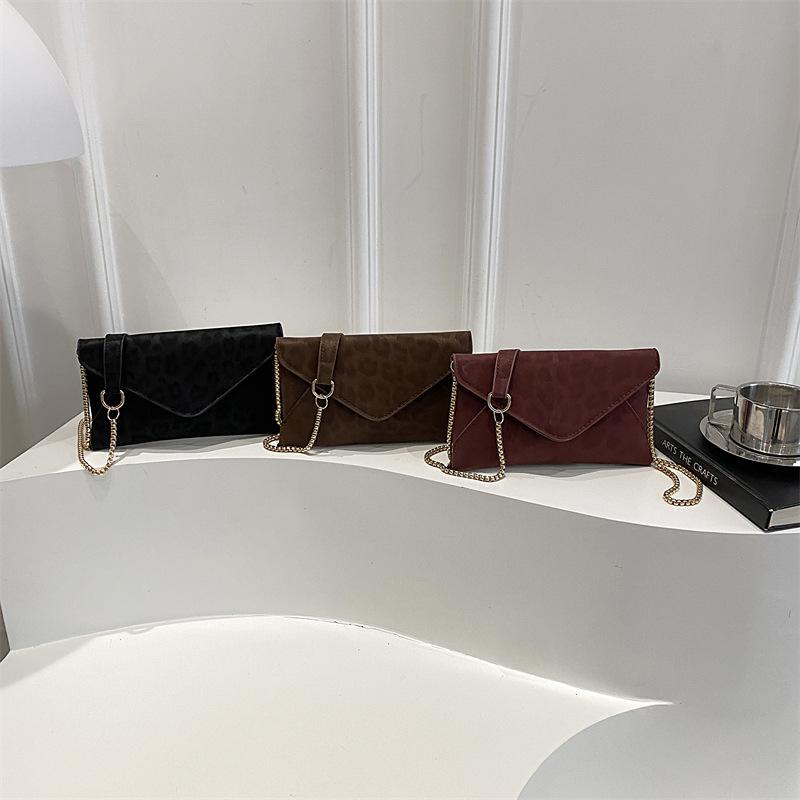 Chain women's small square bag, new fashion, foreign style, beautiful personality, change, envelope, crossbody mobile phone bag