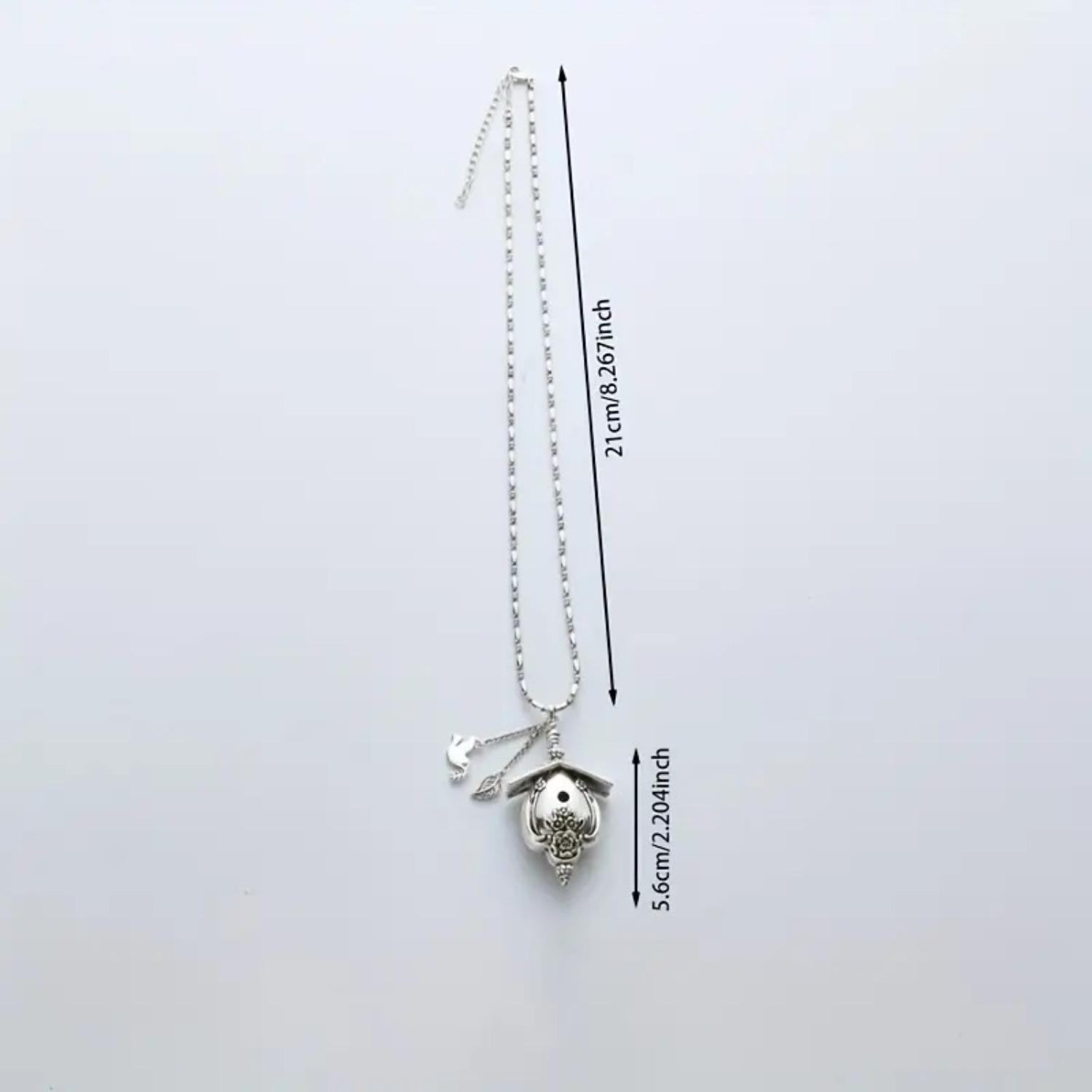 

Ожерелье «Скворечник» The 1951 Magnolia Silverware скворечник из столового серебра ожерелье с птицей для женщин мужчин любителей птиц и коллекционеров ювелирных изделий