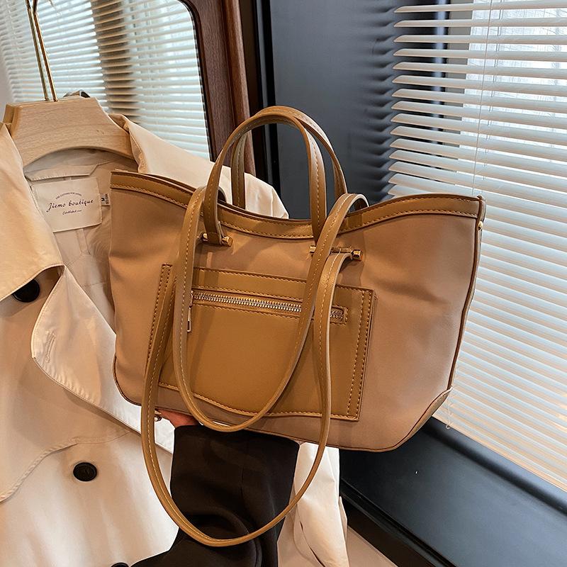 Casual Large-capacity Bag Women's New Wide Shoulder Strap Messenger Bag Commuter Shoulder Handbag