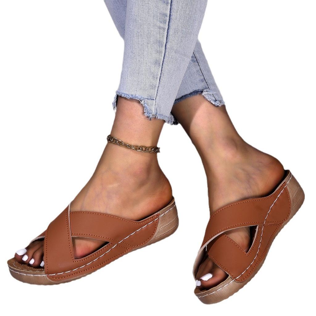 Autumn and summer new European and American large-size leather bread and thick-soled hole shoes, light and comfortable, easy to wear sandals women