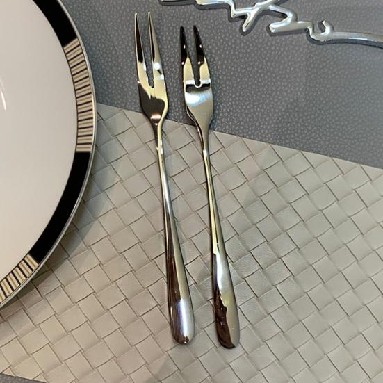 Fruit Fork Double Tine 5.5 Inch Stainless Steel Forks for Fruits Cakes Desserts Snacks Rust-Resistant 304 Food Grade Metal Forks for Party Hotel