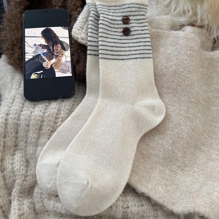 Winter Korean socks women's boneless splicing striped coconut buttons thermal storage heap socks women's socks wool socks