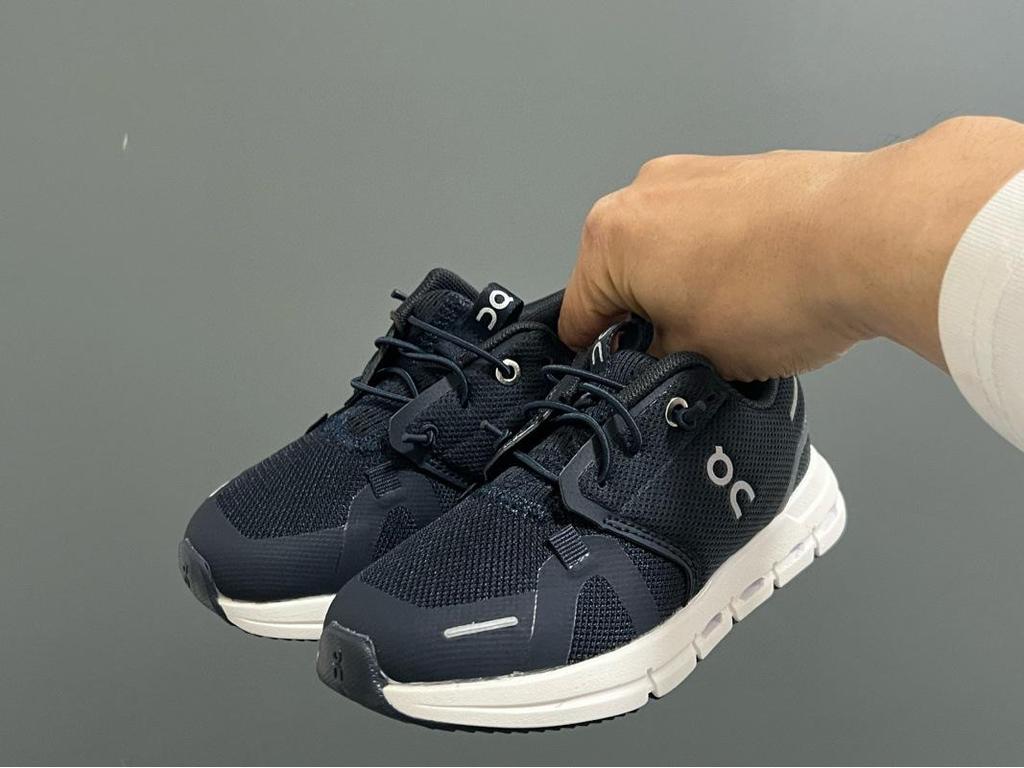 Children's Velcro Mesh Running Shoes - Breathable, No-Tie for Boys and Girls