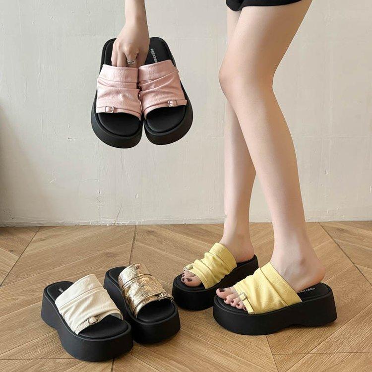 Slippers women's summer outer wear 2025 summer new retro versatile small thick-soled heightening casual sandals shoes