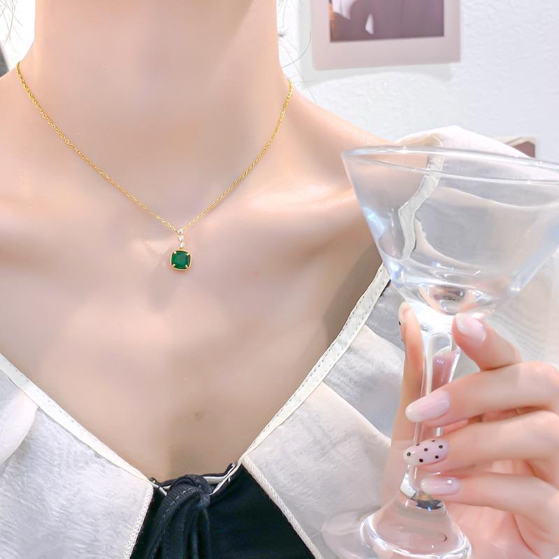 Simple Design Emerald Zircon Pendant Diamond Inlaid Titanium Steel Necklace For Women
