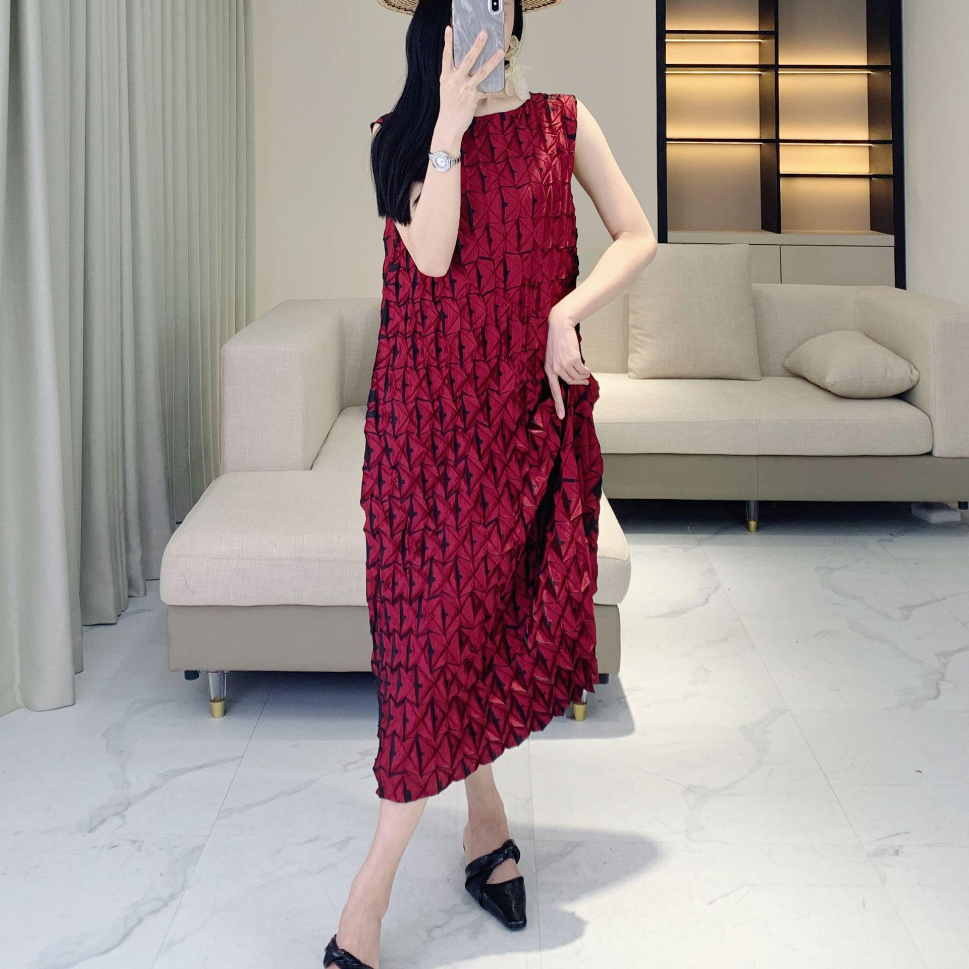 

Miyake Glossy Pleated Summer Sleeveless Plus Size Dress One Size [Suitable for 90-150 jins]