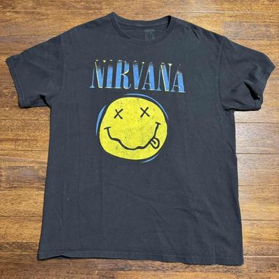 NIRVANA Smiley Face Emblem Large Black T SHIRT Vintage Look Distressed Size L Unisex T-Shirt