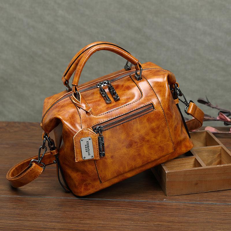 

Spring and Summer New Retro Style Handbag with A Simple and Fashionable Style, Carrying A Portable and Exquisite Design коричневий